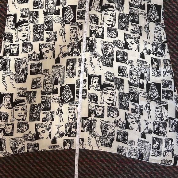 Reformation Lindsay Mini Dress Comic Print- Rare (Size 8) - Picture 7 of 14